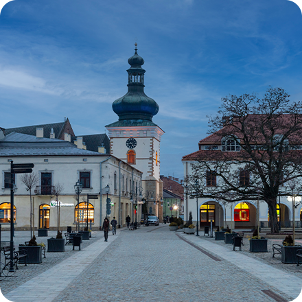 Widok późną porą na Dzwonnice w Krośnie | Freedom nieruchomości