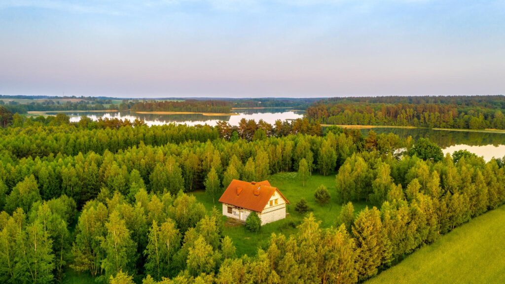Posiadłość z dwoma domami nad jeziorem Mielno - zdjęcie 5
